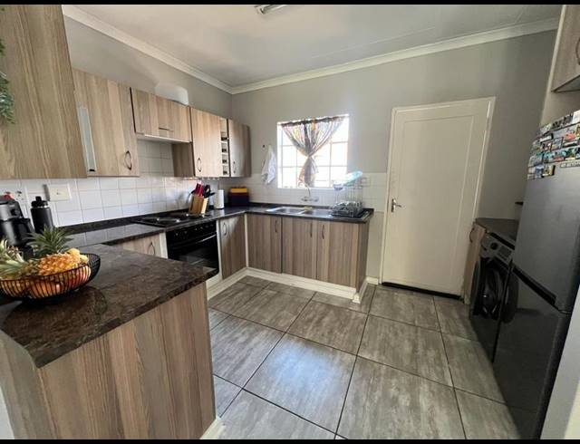 2 BEDROOM TOWNHOUSE FOR SALE IN SUNAIR PARK